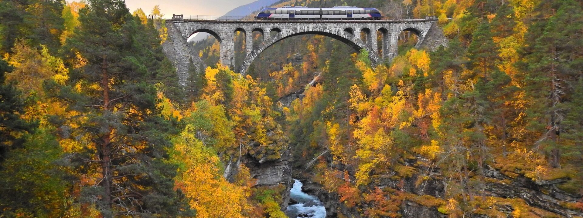 The Rauma railway, Kylling bridge, automn colors